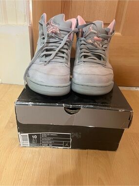 Retro Jordan women’s ' Sneakers in Light Gray with Pink Accents